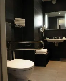 Casino Hotel - Bathroom