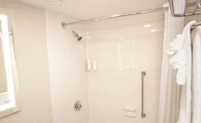 Days Inn and Suites by Wyndham Hammond, IN - Salle de bain