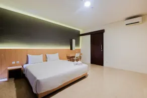 Relaxing 1BR Apartment at 15th Floor L'Avenue By Travelio - Rum