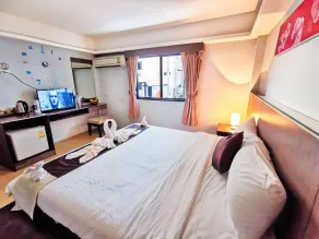 Scandia Beach Hotel - Soi 7 Best Location - 200m to Beach next to Food Market - Vista do quarto