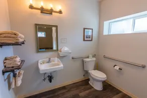 June Lake Motel - Bathroom