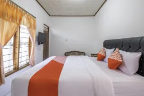 Capital O 1541 Puri Cikole Asri - Chambre