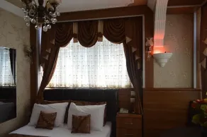 GROSS HOTEL - Room