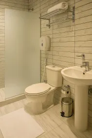 Valencia Hotel - Bathroom