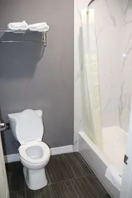 Atlantis Inn Suites - Badezimmer