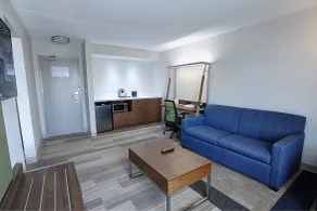 Holiday Inn Express & Suites Toronto Airport West by IHG - Habitación