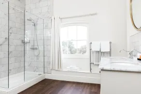 Winstanley House - Bathroom
