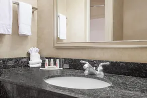 Howard Johnson by Wyndham Evansville East - Salle de bain