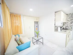 2 Guests 1bed Studio 3min To Beach And Main Street - Living room