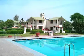 The New Swaraj Resort - Pool