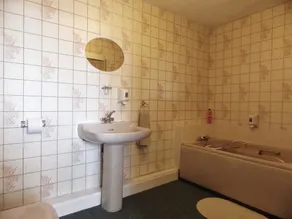 The Central Guest House - Baño