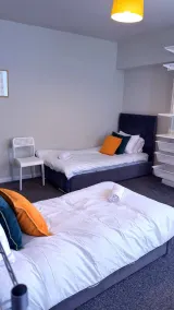 Spacious Maisonette Stay Sleeps 11 - Camera