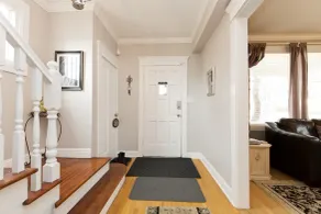 Charles Street Vacation Home - Interior entrance