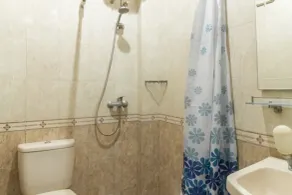 RedDoorz near Bahu Mall Manado - Baño