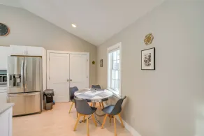 6 Mi to Tanglewood! High-End Lee Apartment - Interiør