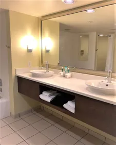 Holiday Inn Express Indianapolis - Fishers by IHG - Bathroom