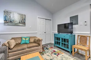 Downtown Ocean Springs Retreat: 1 Mi to Beach! - Intérieur