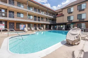 Quality Inn & Suites Bell Gardens-Los Angeles - Piscine