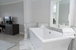 The Geneva Inn - Room