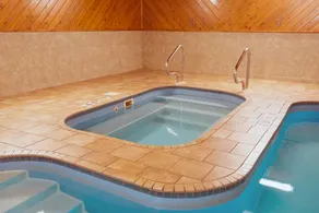 Holiday Inn Express Hotel & Suites Wauseon by IHG - Basseng