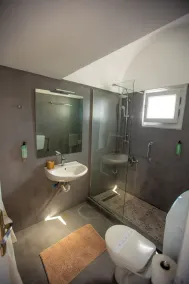 Phaos Santorini Suites - Badeværelse