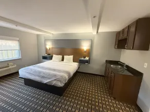 AmericInn by Wyndham Woodstock IL - Chambre