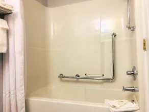 Days Inn by Wyndham Kamloops BC - Salle de bain