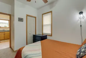 Cozy Westmont Home: Walk to Metra Station! - Intérieur