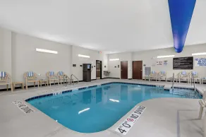 Cobblestone Hotel & Suites Waukesha West Milwaukee - Piscina