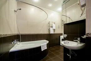 Corona Hotel & Apartments - Bathroom