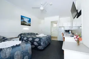 Benaraby Hilltop MotorInn - Room