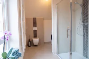 Dahem-Apartments - ruhig Parkplatz Rhein Main Gebiet gut erreichbar - 3 Apartments - barrierefrei mit Garten und Hund auf Anfrage -- 2 SZ Maisonette mit Balkon, -- 2 SZ mit Balkon - Bathroom