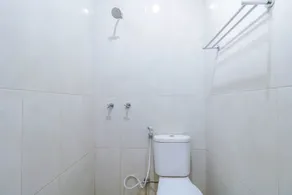 RedDoorz at Hotel Dewata Indah Denpasar - Bathroom