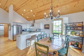 Walk to Dtwn Syracuse: Private Lake-view Home - Interiør