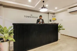 Super Townhouse 359 Begumpet Near Hyderabad Central - Saguão