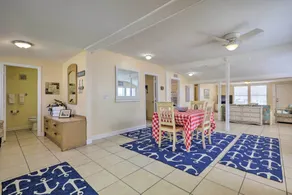 Surfside Oceanfront Cottage w/ Beach Access! - Intérieur