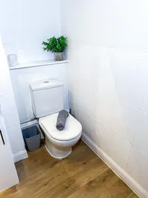 Huku Kwetu Nottingham - Crusader Mezzanine - Bathroom