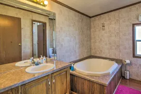 Relaxing Prairie Home, 29 Mi to Starkville! - Interiör