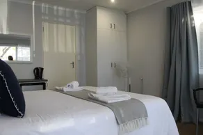 Phoenix Lodge and Waterside Accommodation - Camera