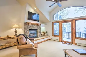 House w/ Hot Tub & AC - Shuttle to Skiing! - Interiør