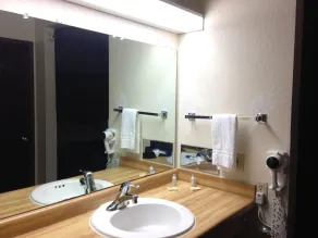 Travelodge by Wyndham Brooklyn Center - Salle de bain