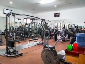 Strategic & Cozy 2BR at Majesty Apartment near Maranatha Christian University By Travelio - Sala de fitness
