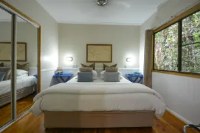 Crater Lakes Rainforest Cottages - Værelse