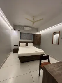 OLAYA RESIDENCY - Near Greenfield International Stadium - Zimmer