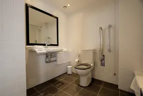 Holiday Inn Preston by IHG - Bathroom