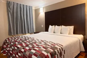 Red Roof Inn & Suites Houston- Hobby Airport - Rum