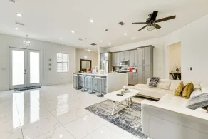 Day Trip to Fort Myers Beach: Pet-friendly Home! - Innvendig