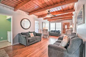 Murrells Inlet Upstairs Unit: 1 Block to Beach! - Intérieur