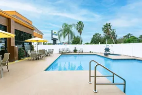 Days Inn by Wyndham N Orlando/Casselberry - Piscine