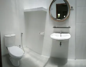 Roots Hotel Trawangan - Bathroom
